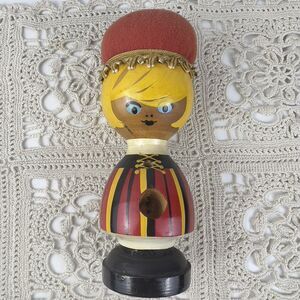 Vtg‎ Wooden Pin Cushion Doll Thimble Cut Out Belly Button Hand Painted Kitschy